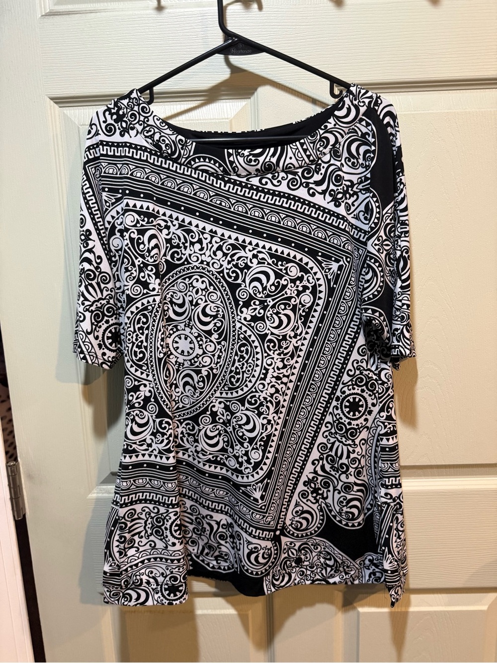 White House Black Market Black & White Paisley-Print Tunic